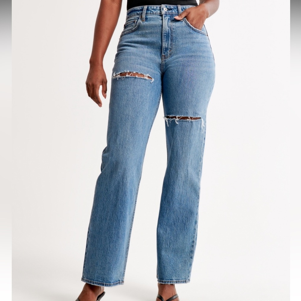 Abercrombie 90s relaxed high rise jeans - medium distressed wash. Size 29(8R)